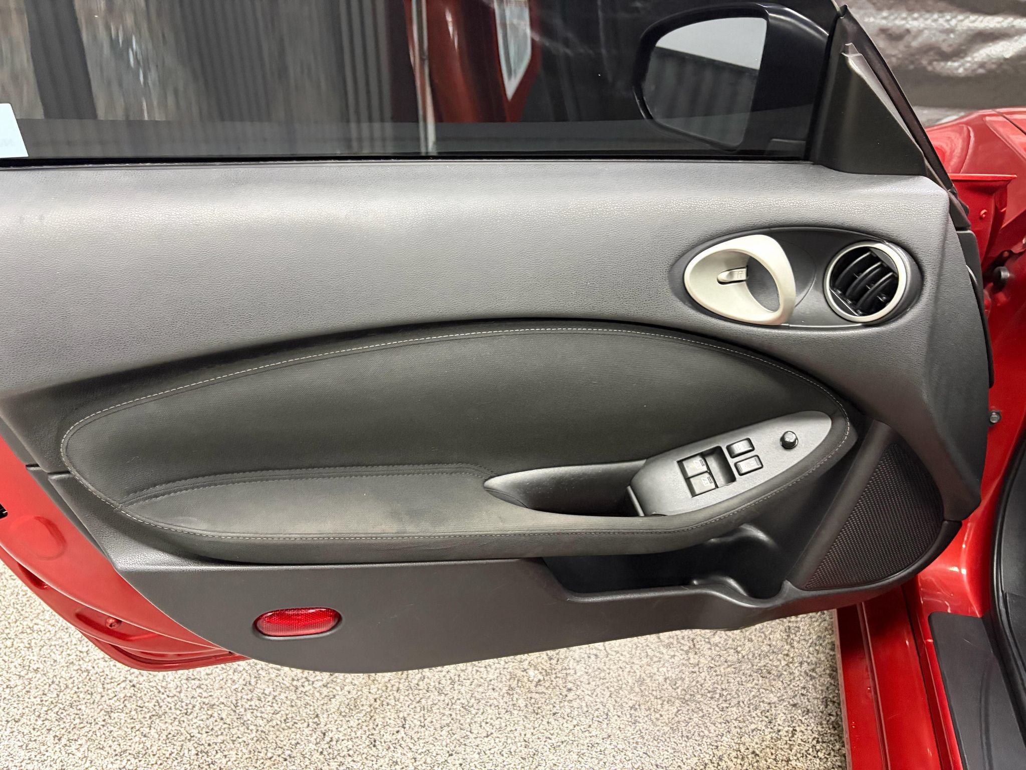 Used 2015 Nissan 370Z Coupe RWD image 14