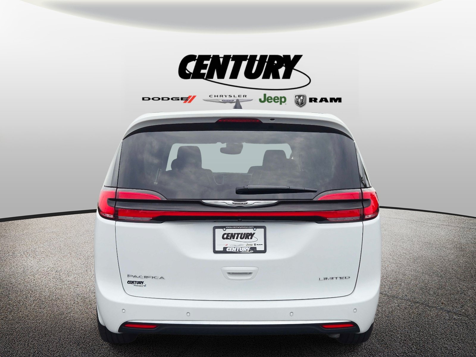 Used 2024 Chrysler Pacifica Limited FWD image 5