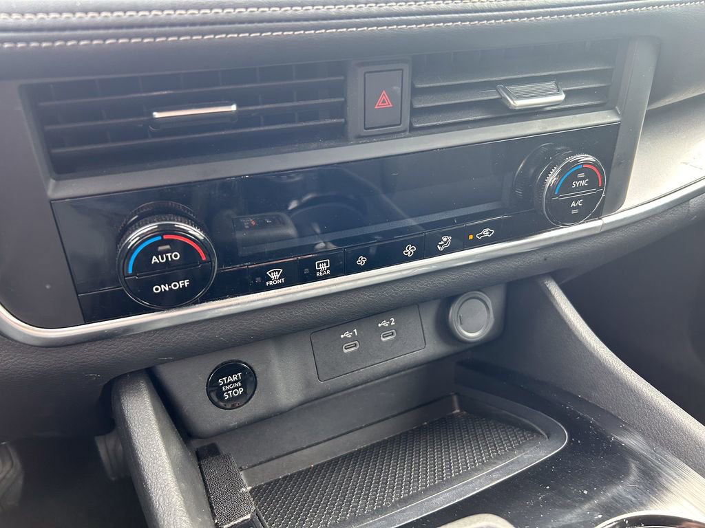 Used 2024 Nissan Rogue SV image 25