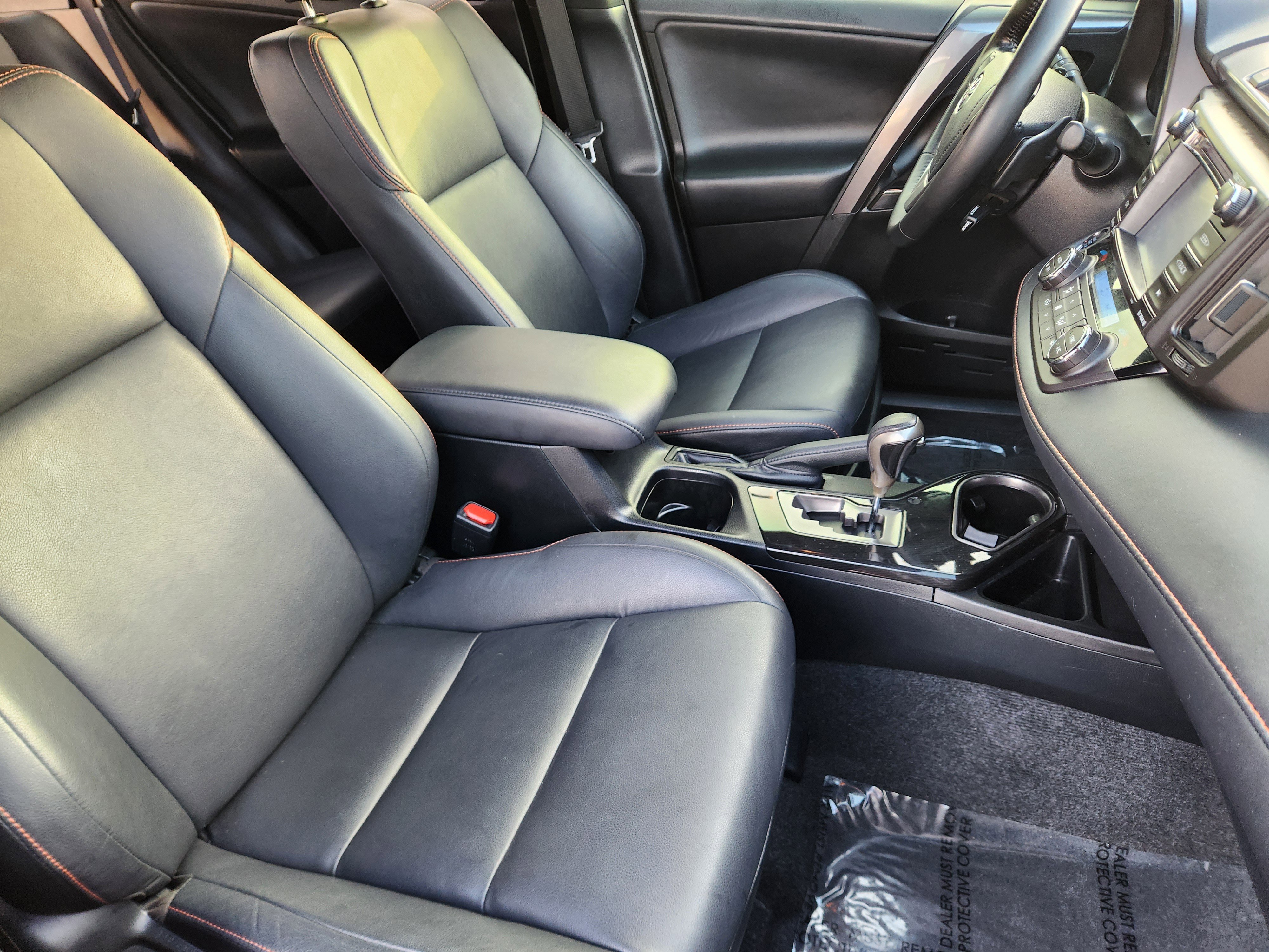 Used 2018 Toyota RAV4 SE image 16