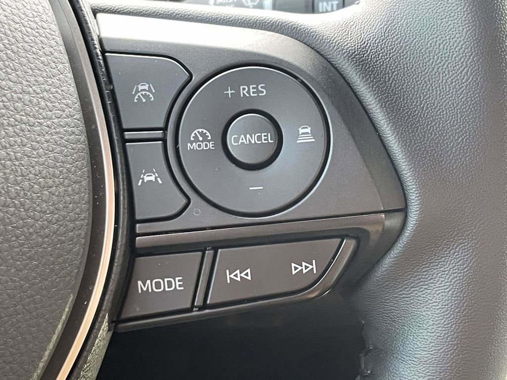 Used 2025 Toyota Corolla XSE image 30