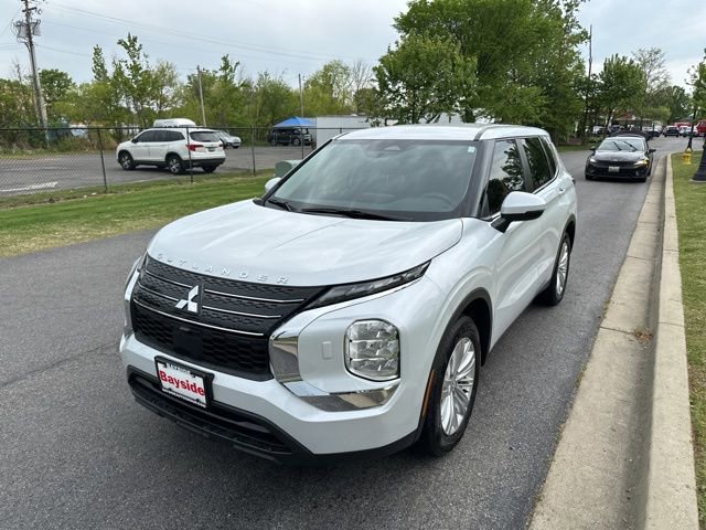 Used 2023 Mitsubishi Outlander ES AWD/4WD image 6