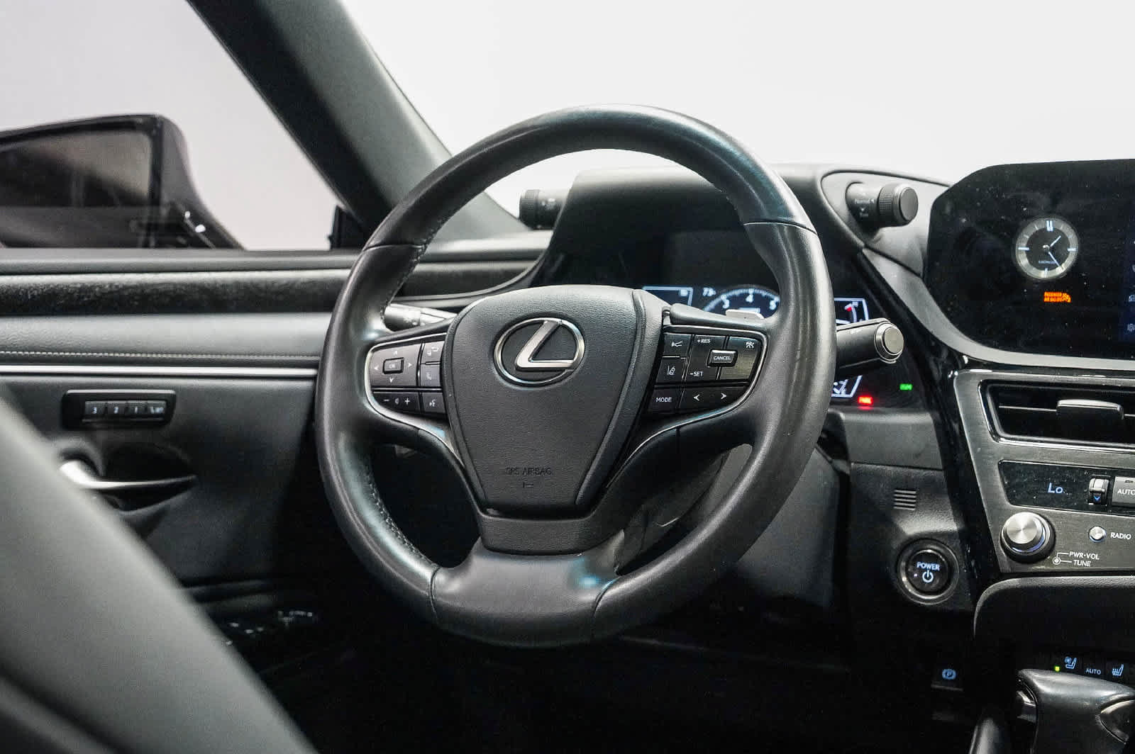 Used 2025 Lexus ES 300h w/ Premium Package FWD image 15