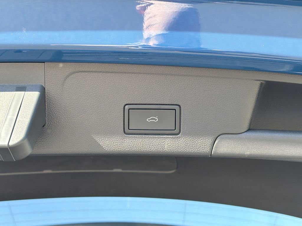 Used 2025 Volkswagen Atlas Cross Sport SEL Premium R-Line image 16