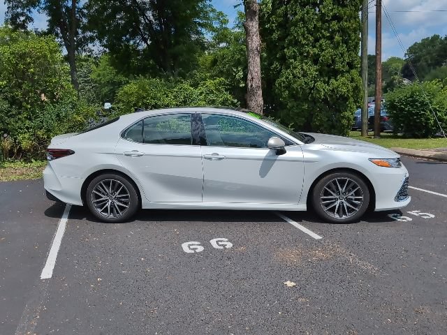 Used 2021 Toyota Camry XLE w/ Navigation Package FWD image 2