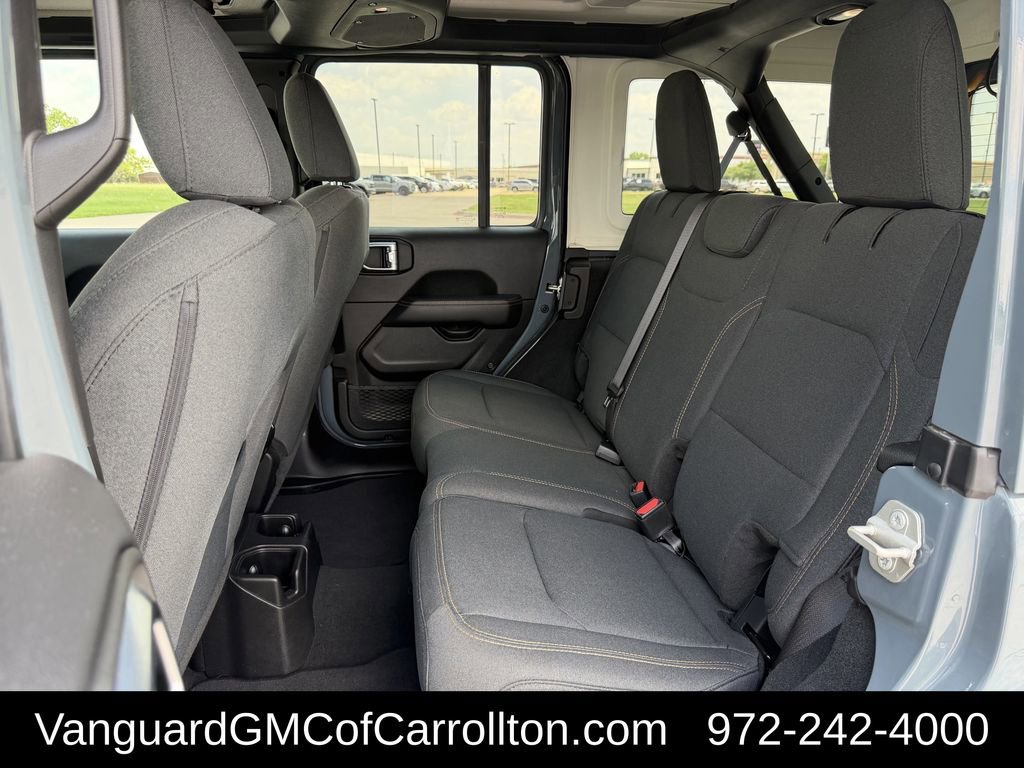 Used 2024 Jeep Wrangler Sahara w/ Technology Group AWD/4WD image 32