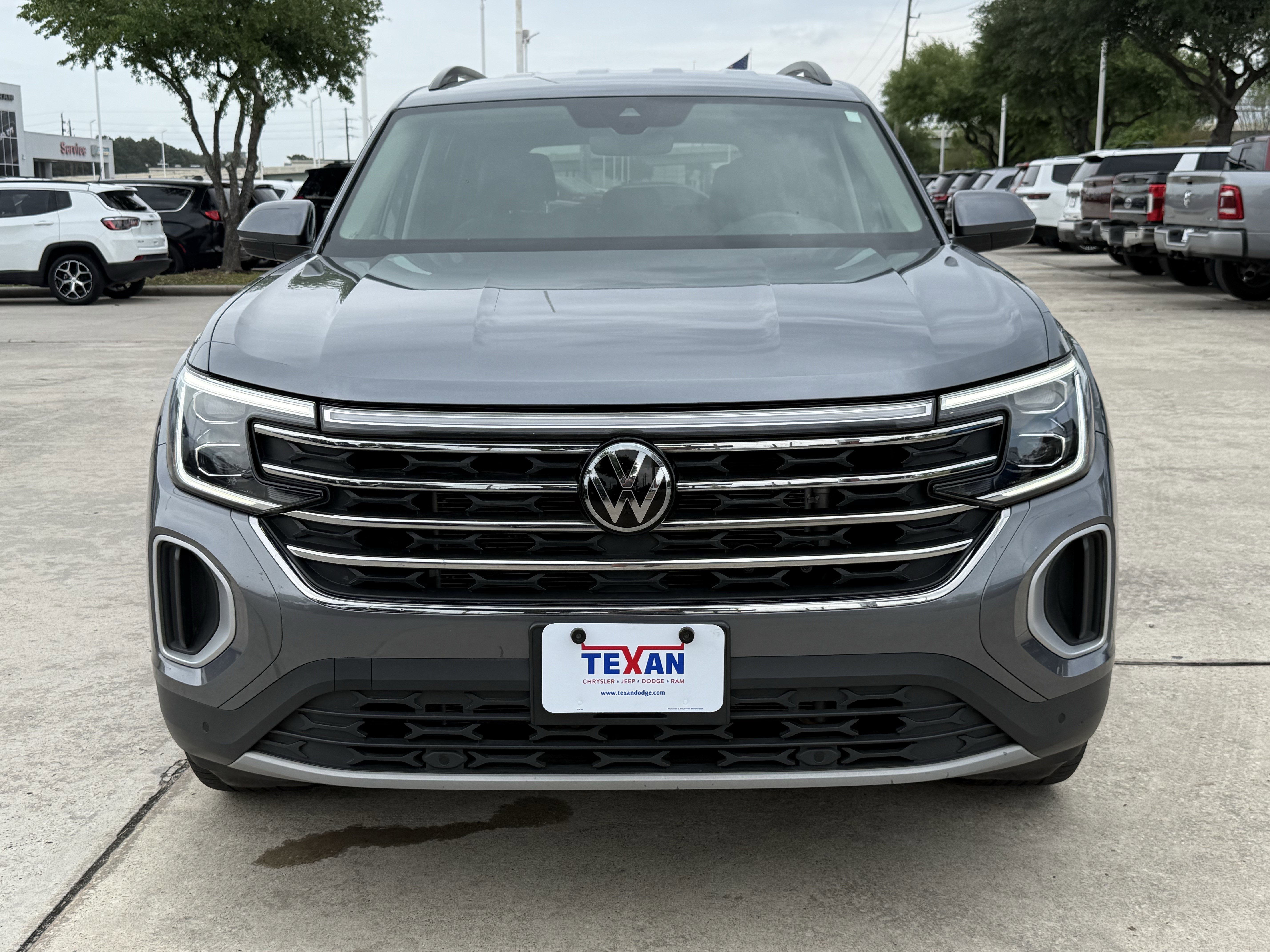 Used 2025 Volkswagen Atlas SE FWD image 11
