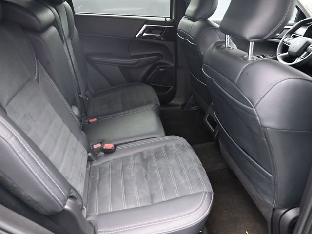 Used 2025 Mitsubishi Outlander SE image 36
