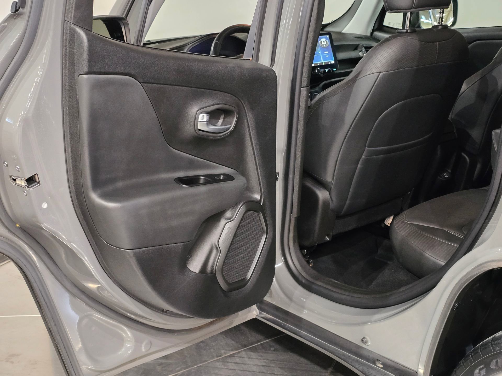 Used 2020 Jeep Renegade Limited w/ Safety and Security Group image 34