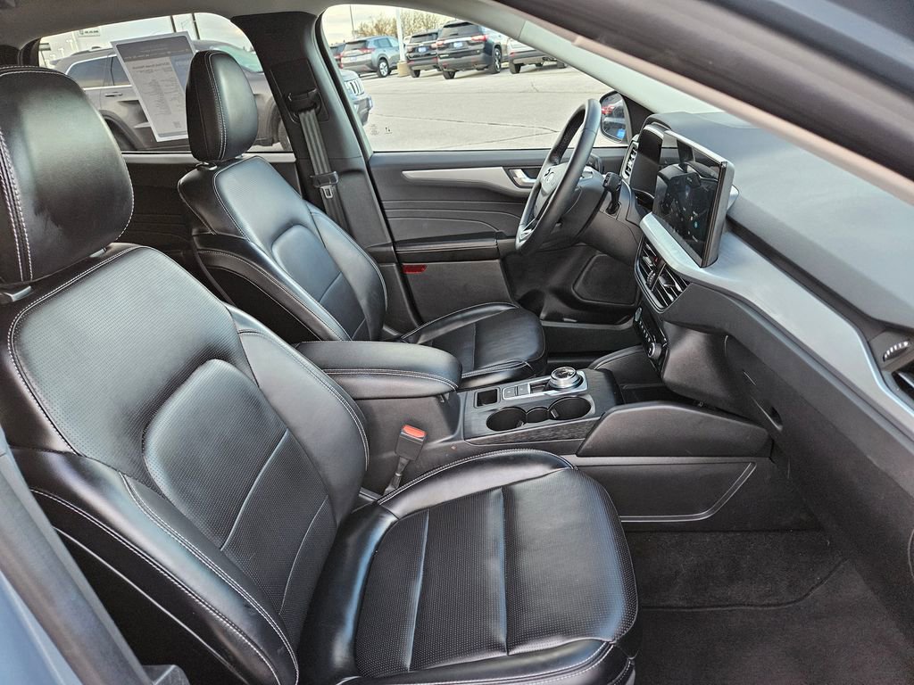 Used 2024 Ford Escape Platinum image 37
