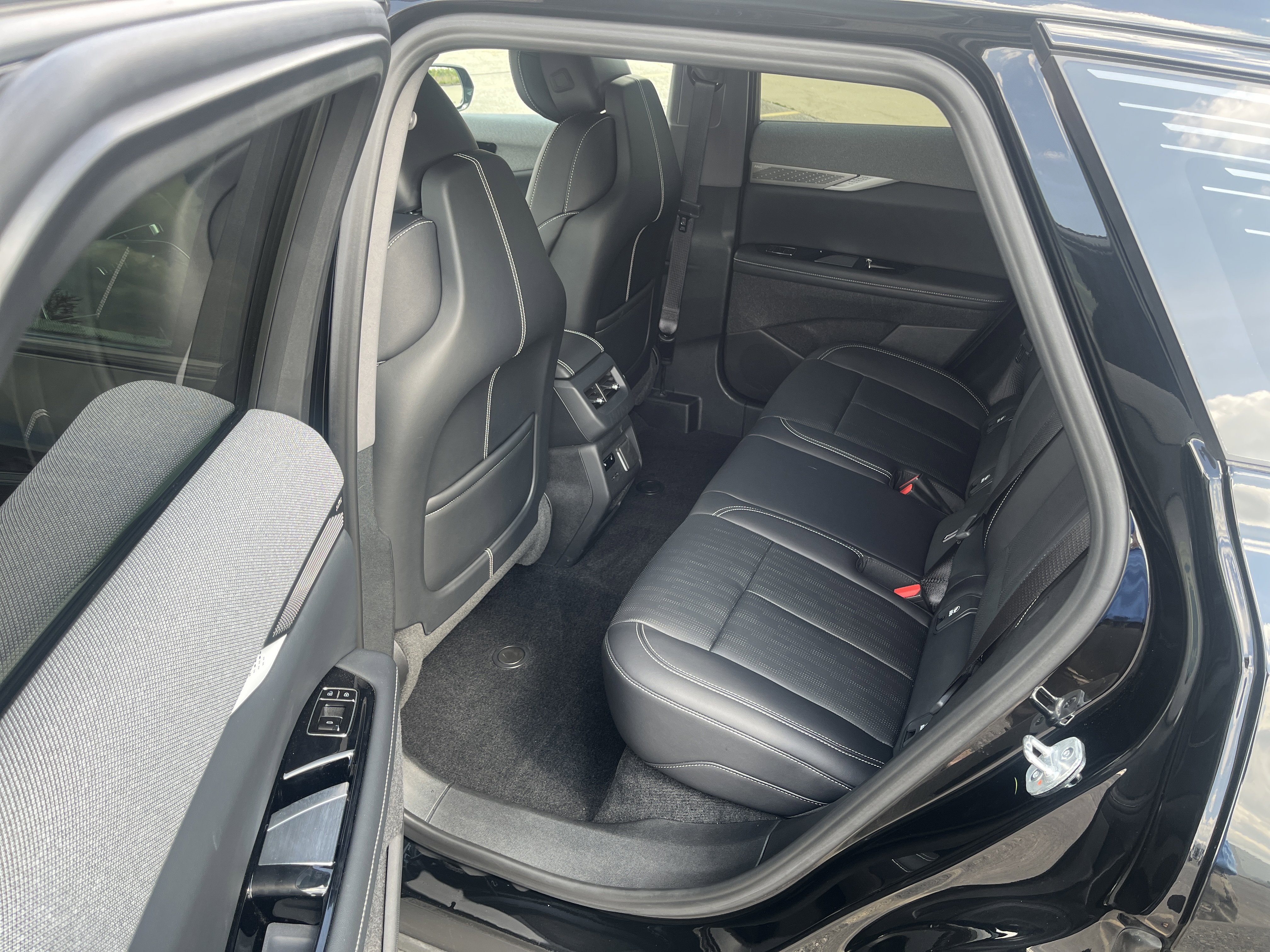 Used 2025 Cadillac Optiq Sport 2 w/ LPO, Floor Liner Package AWD/4WD image 11
