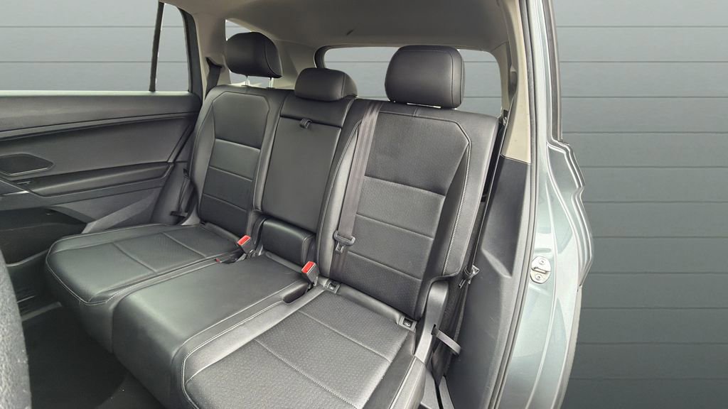 Used 2020 Volkswagen Tiguan SE AWD/4WD image 28