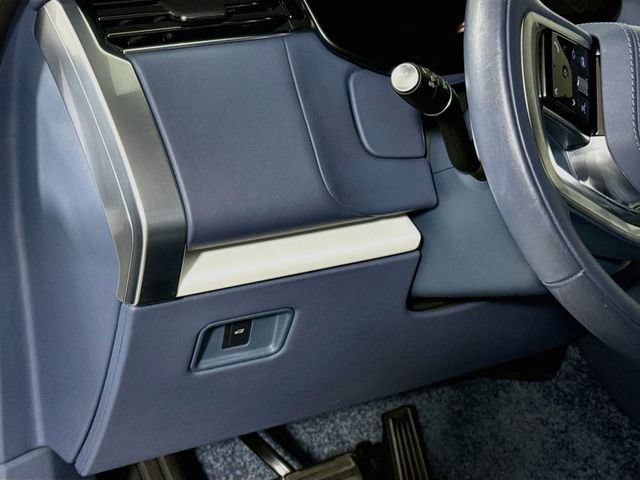 Certified 2025 Land Rover Range Rover SV AWD/4WD image 10