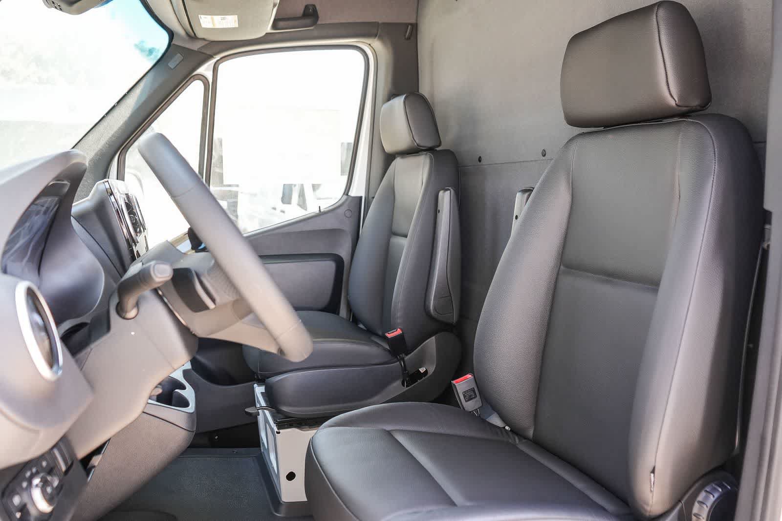 New 2025 Mercedes-Benz eSprinter 170 Cargo image 17