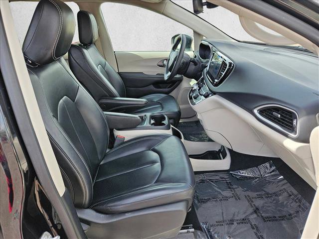 Used 2023 Chrysler Pacifica Touring-L FWD image 25