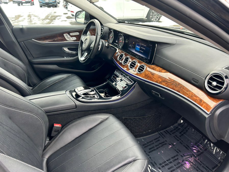 Used 2017 Mercedes-Benz E 400 4MATIC Wagon image 24