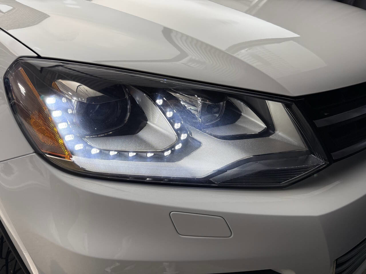 Used 2014 Volkswagen Touareg VR6 image 30