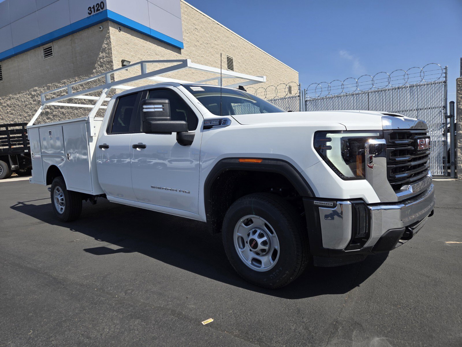 New 2025 GMC Sierra 2500 Pro w/ Convenience Package