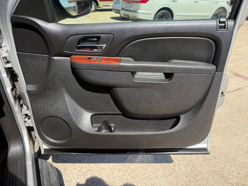 Used 2011 Chevrolet Avalanche LS image 26