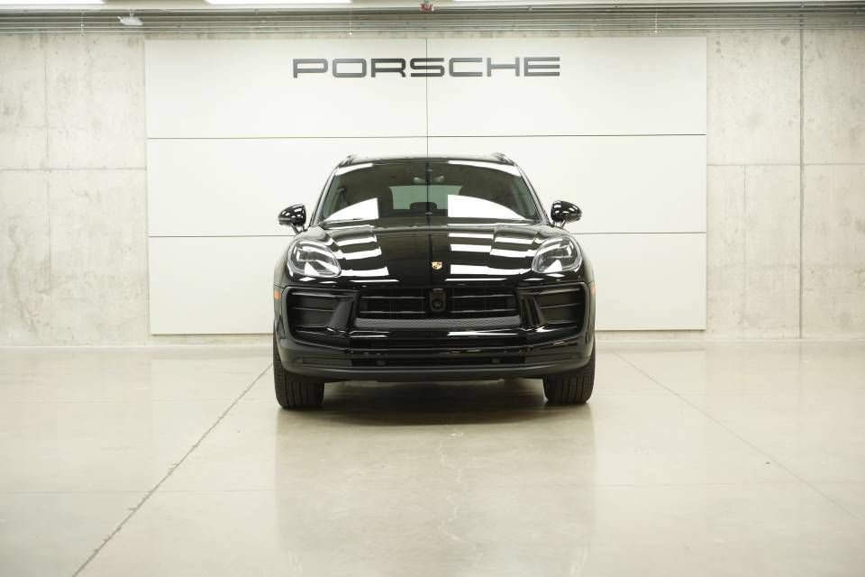 Certified 2026 Porsche Macan AWD/4WD image 10