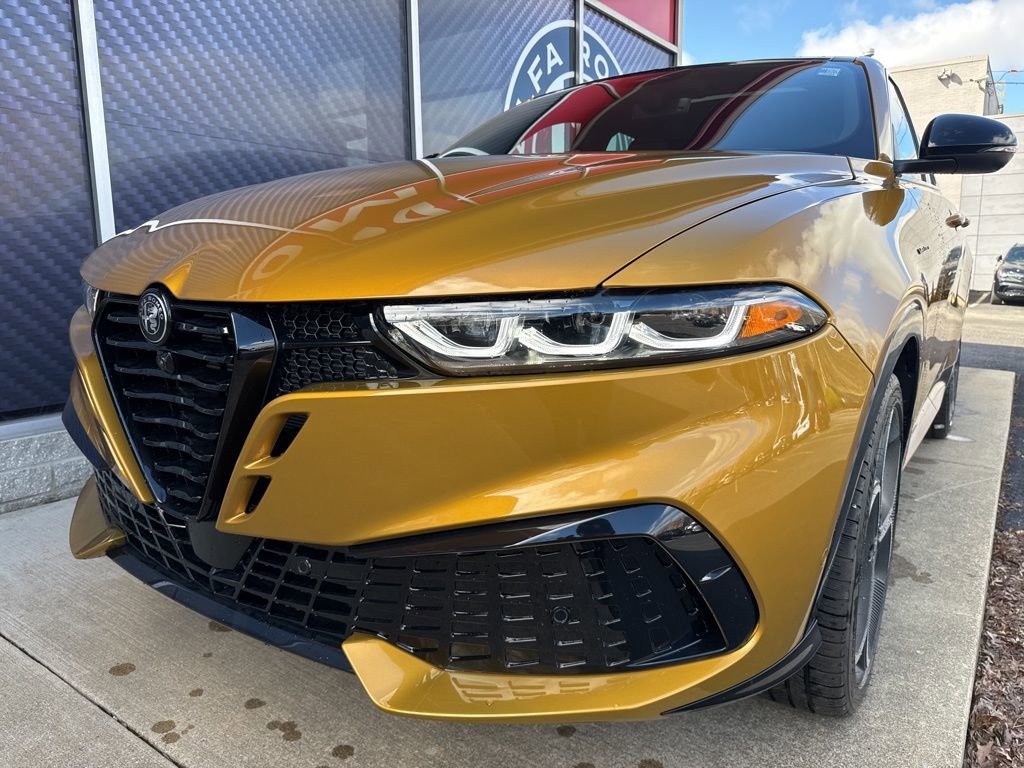 New 2026 Alfa Romeo Tonale Veloce w/ Quick Order Package 23H Volce image 10