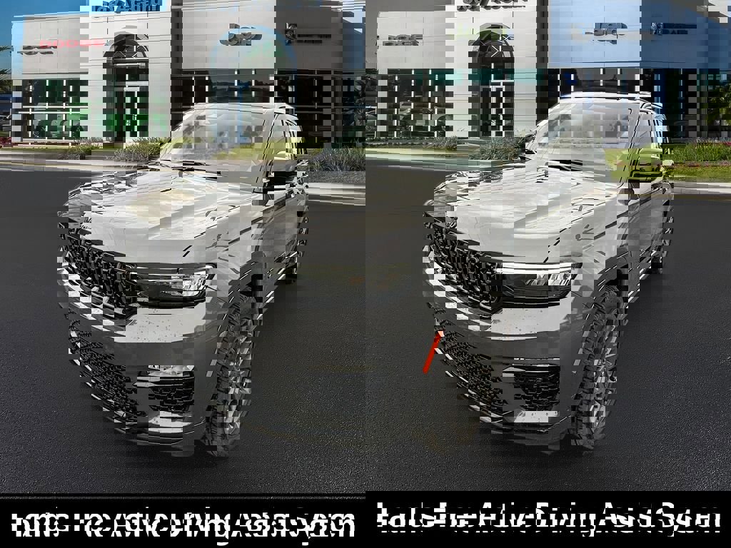 New 2025 Jeep Grand Cherokee Summit image 4