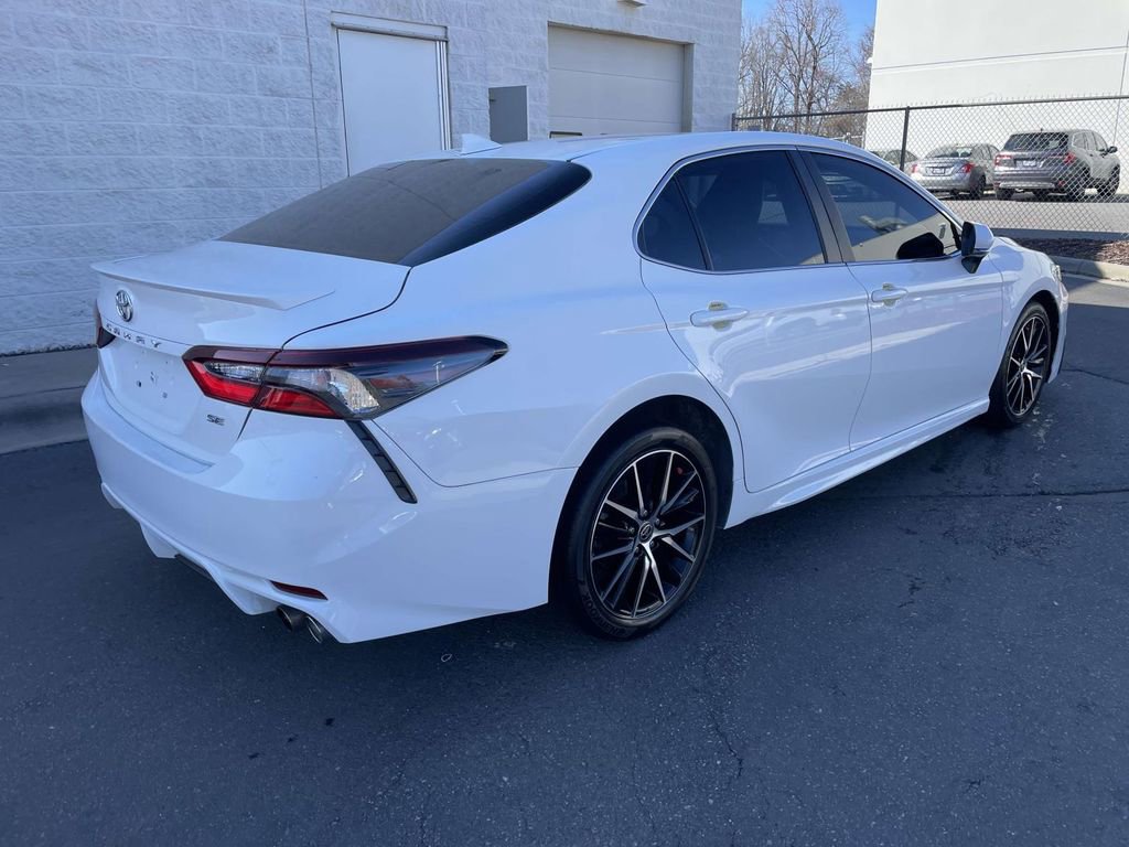 Used 2024 Toyota Camry SE image 9