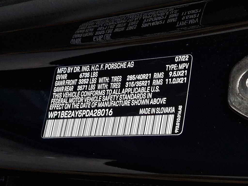 Used 2023 Porsche Cayenne Platinum Edition image 29