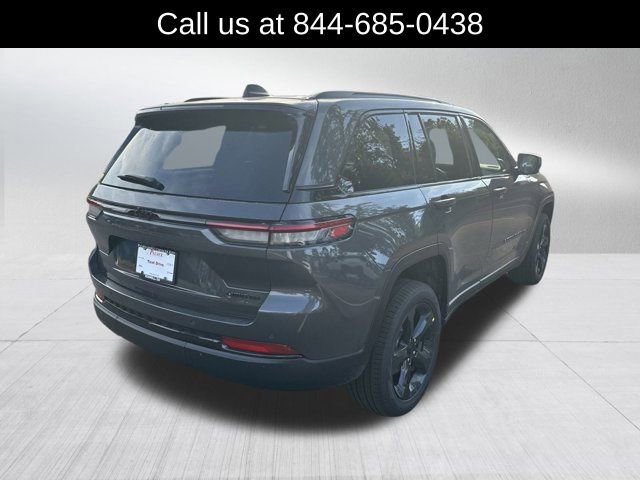 New 2025 Jeep Grand Cherokee Limited w/ Black Appearance Package image 5