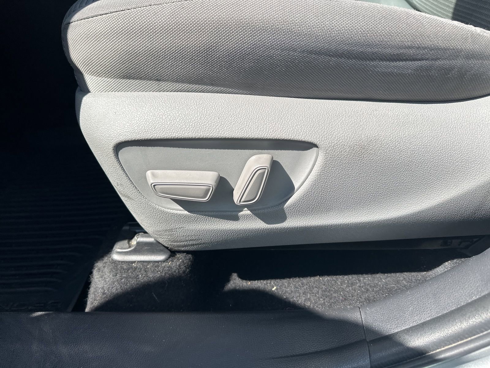 Used 2022 Toyota Highlander LE image 6