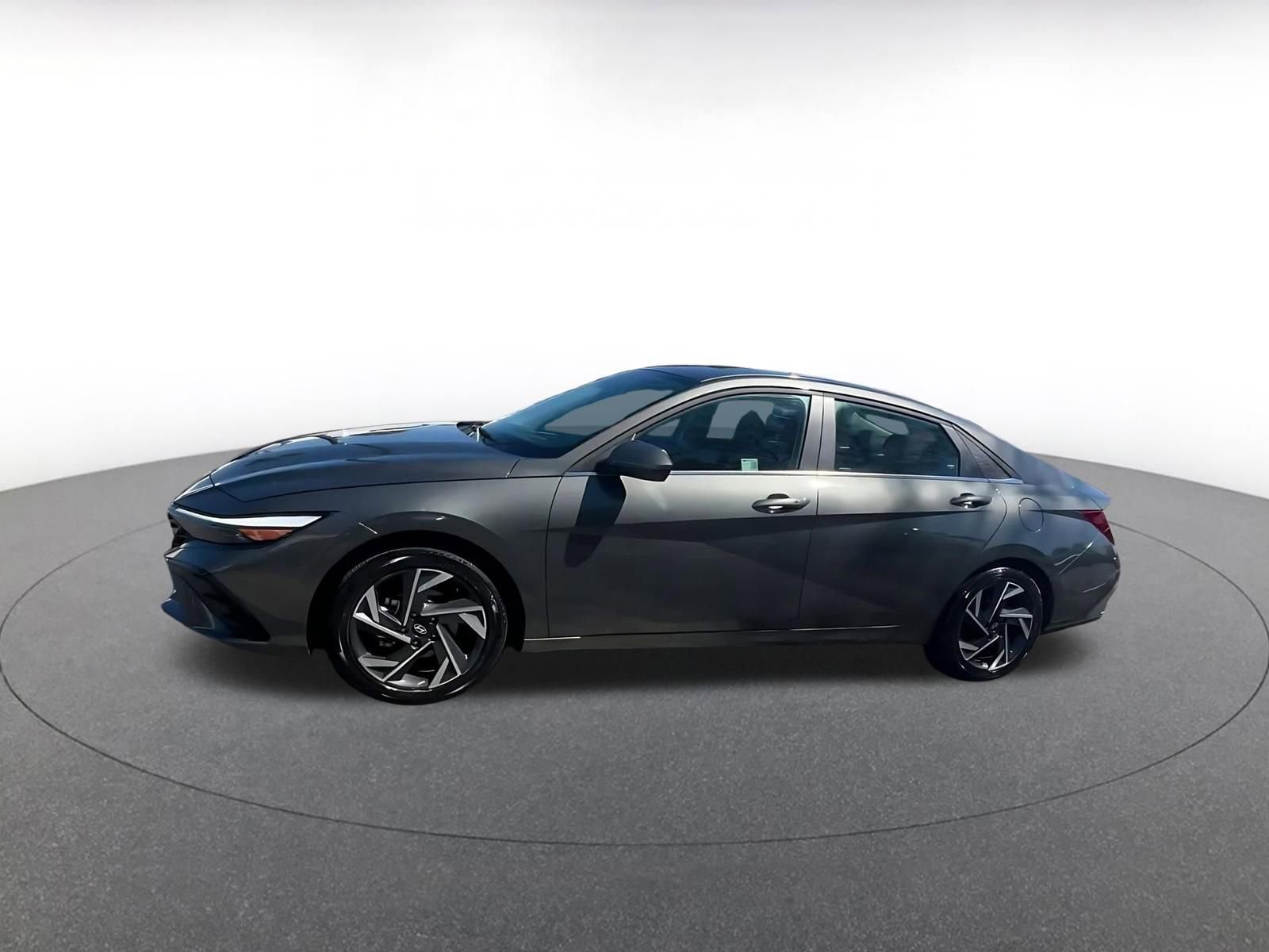 Used 2025 Hyundai Elantra SEL image 8