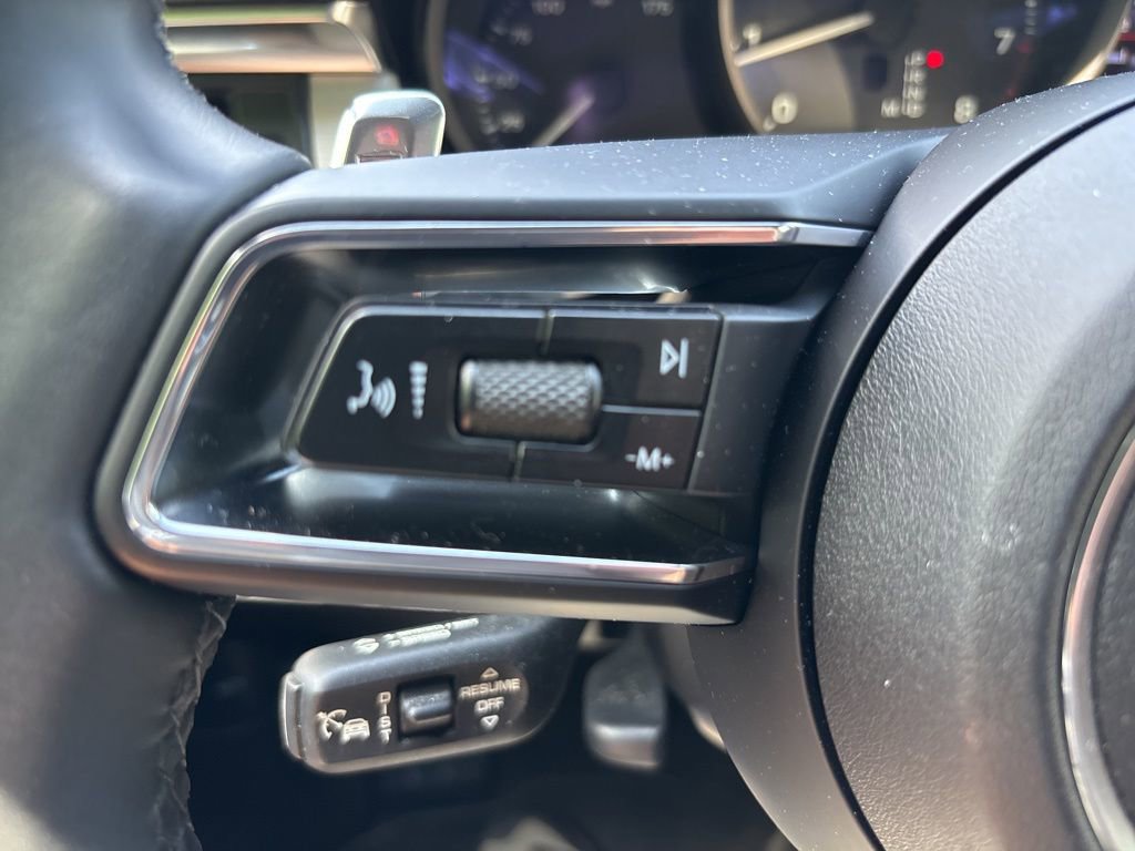 Used 2023 Porsche Macan Turbo image 11