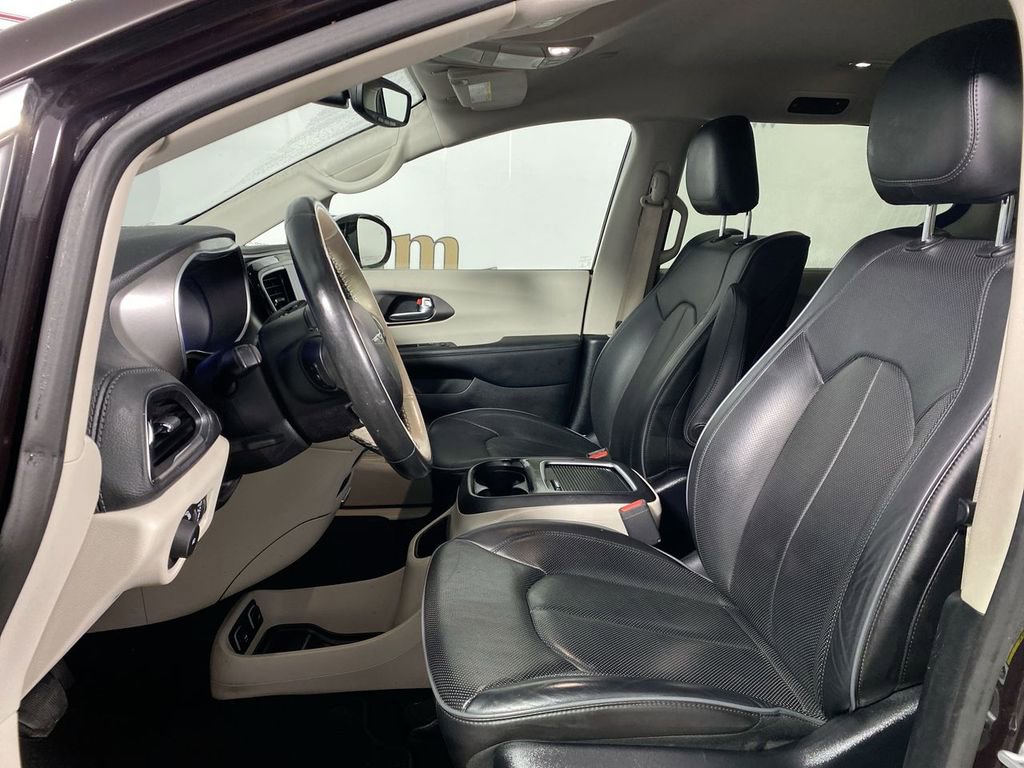 Used 2019 Chrysler Pacifica Limited image 11