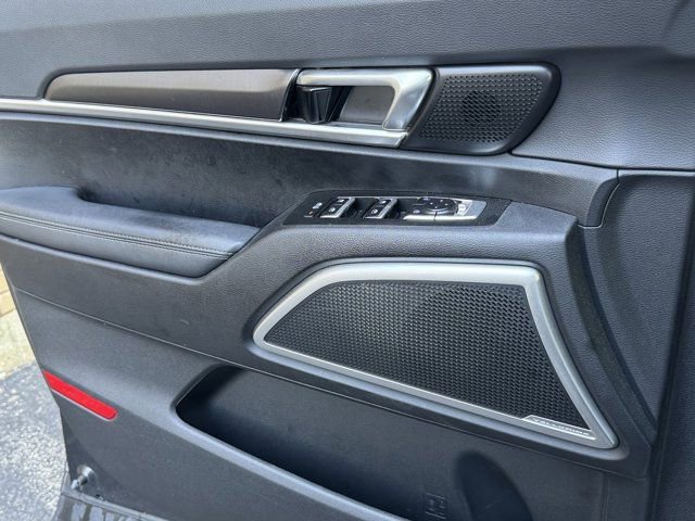 Used 2023 Kia Telluride LX FWD image 18