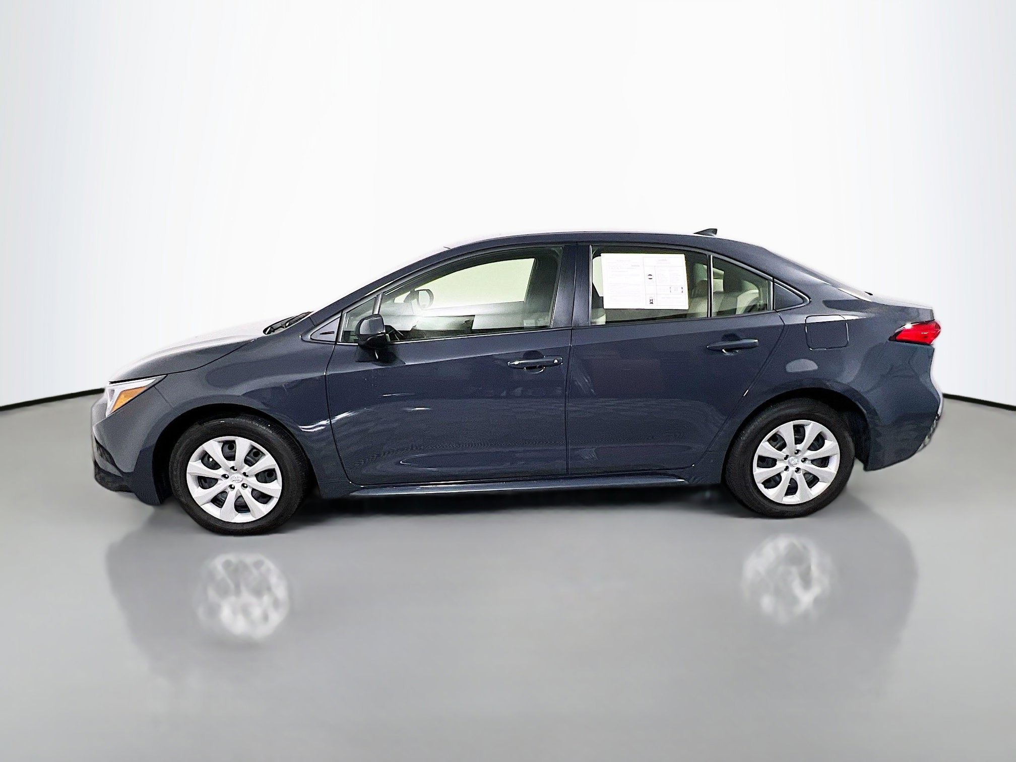 Used 2025 Toyota Corolla LE image 9