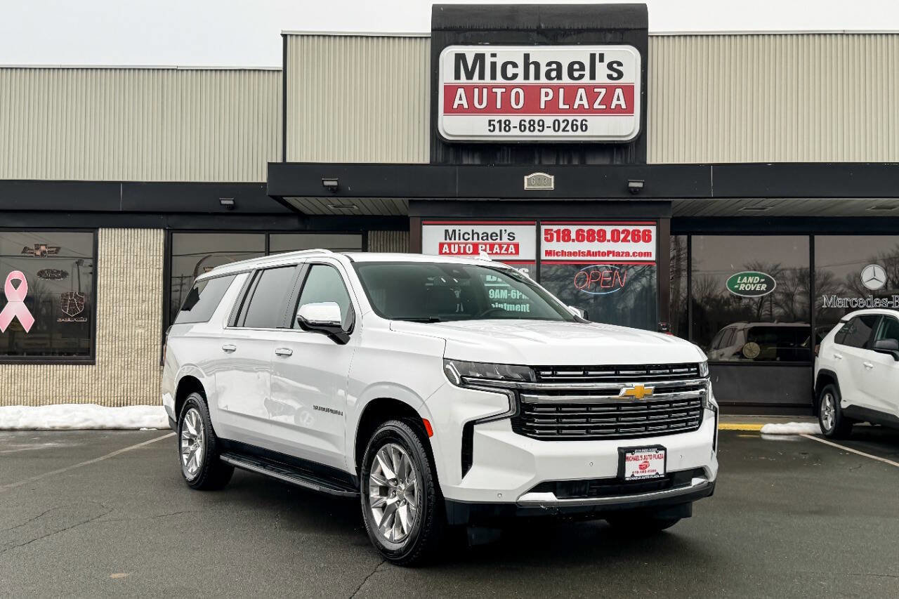 Used 2023 Chevrolet Suburban Premier image 2