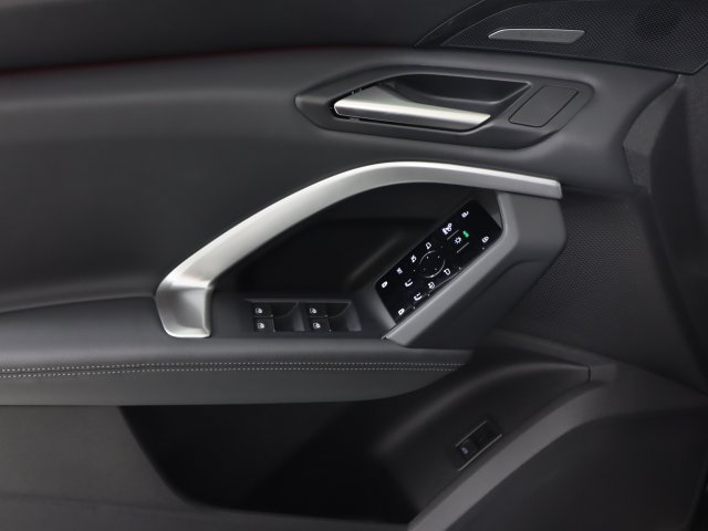 Certified 2025 Audi Q5 Premium Plus w/ Premium Plus AWD/4WD image 11