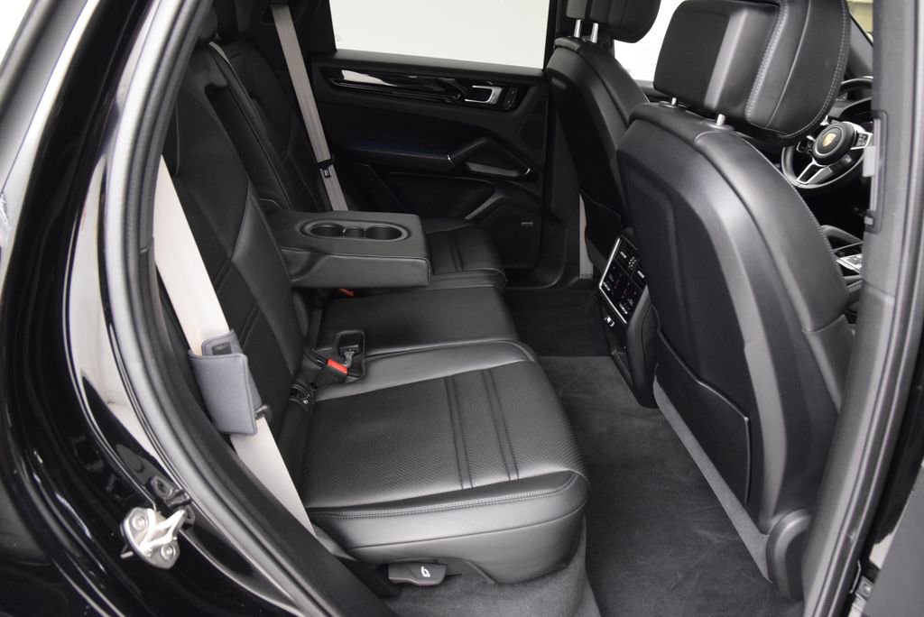 Used 2022 Porsche Cayenne image 20
