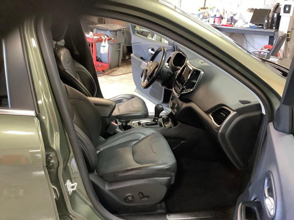 Certified 2019 Jeep Cherokee Limited AWD/4WD image 24