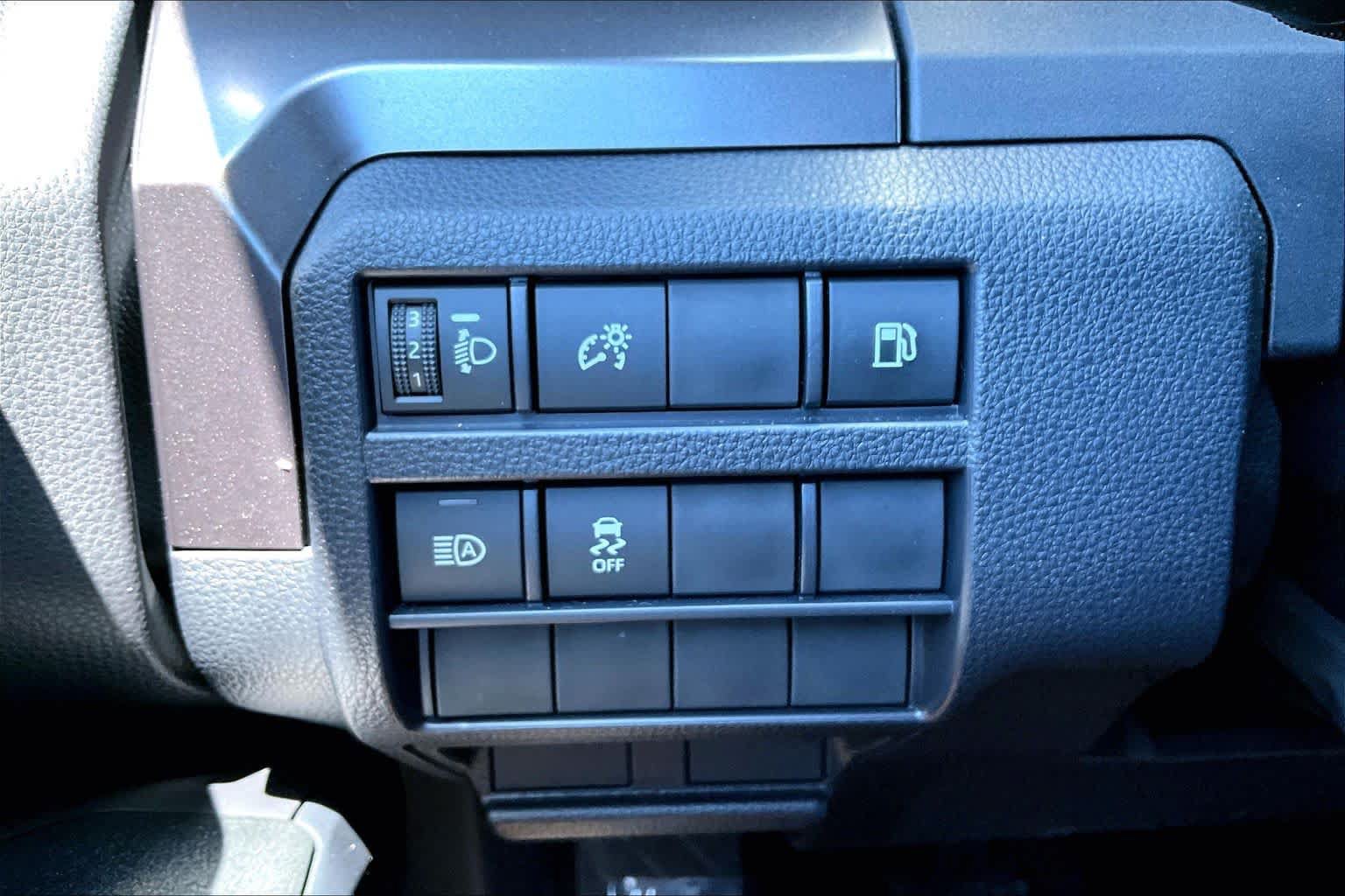 Used 2025 Toyota 4Runner SR5 AWD/4WD image 35
