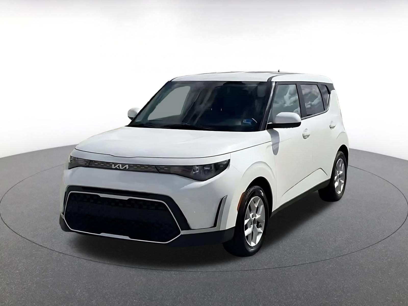Used 2025 Kia Soul LX w/ LX Technology Package FWD image 6