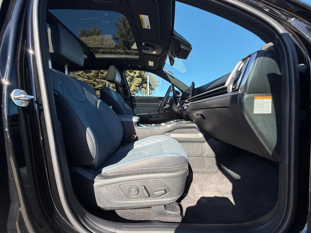 Used 2025 Kia Sorento SX Prestige image 12