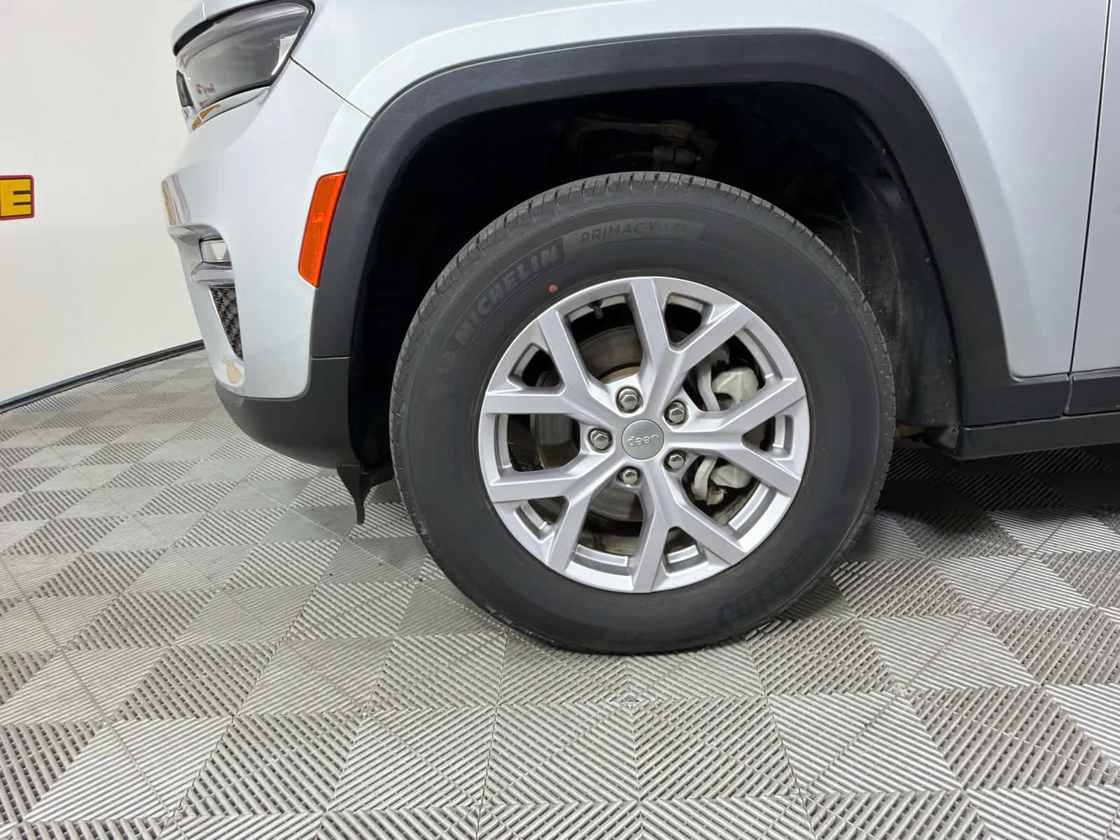 Used 2022 Jeep Grand Cherokee Limited AWD/4WD image 10