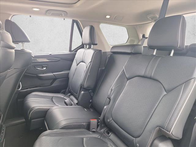 Used 2025 Honda Pilot Elite image 16