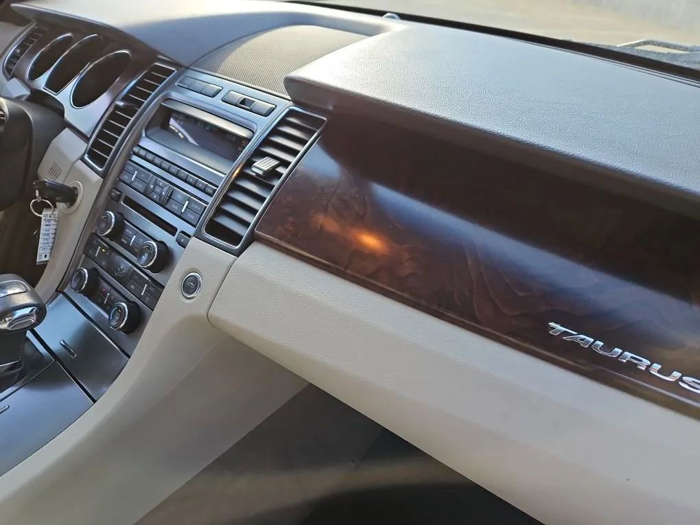 Used 2012 Ford Taurus Limited image 7