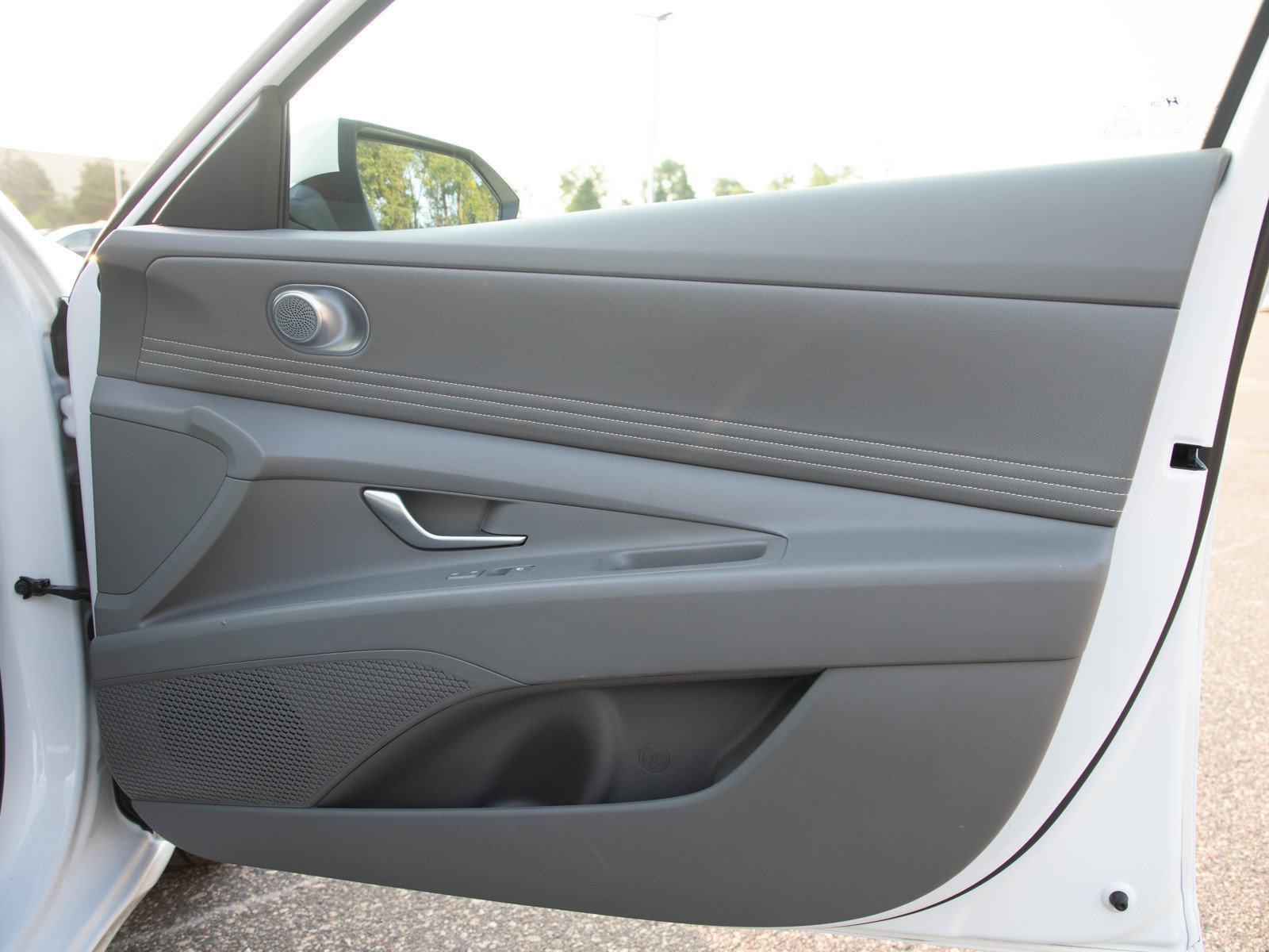 Used 2025 Hyundai Elantra SEL FWD image 11