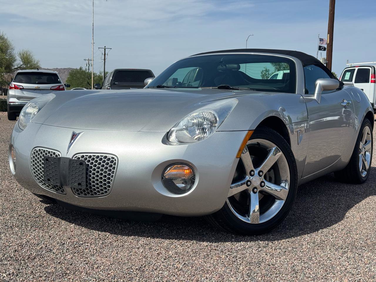 Used 2006 Pontiac Solstice Convertible w/ Premium Package RWD image 3