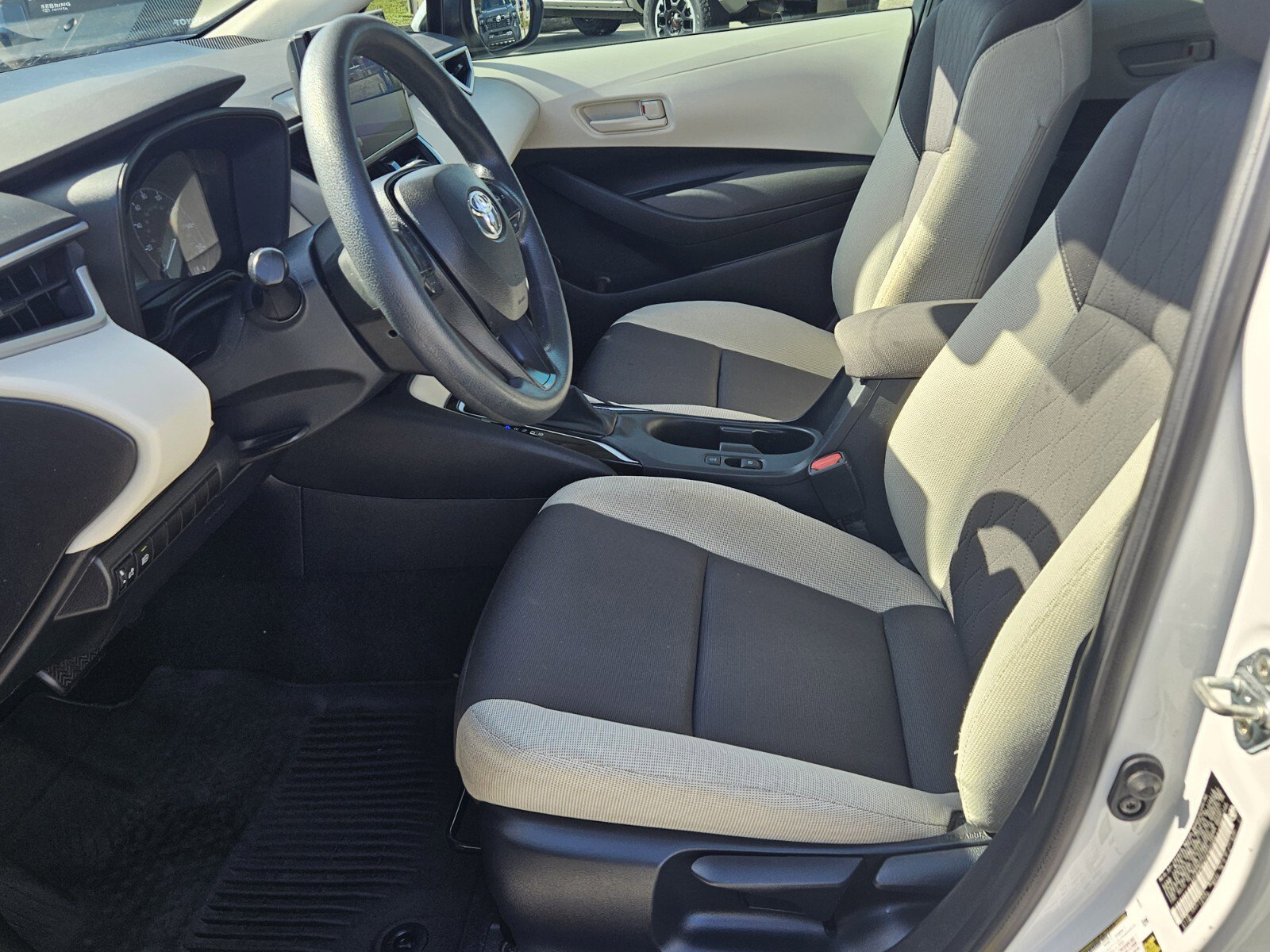 Used 2023 Toyota Corolla LE image 4