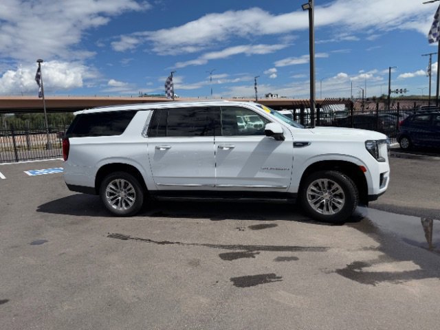 Used 2023 GMC Yukon XL SLT AWD/4WD image 46