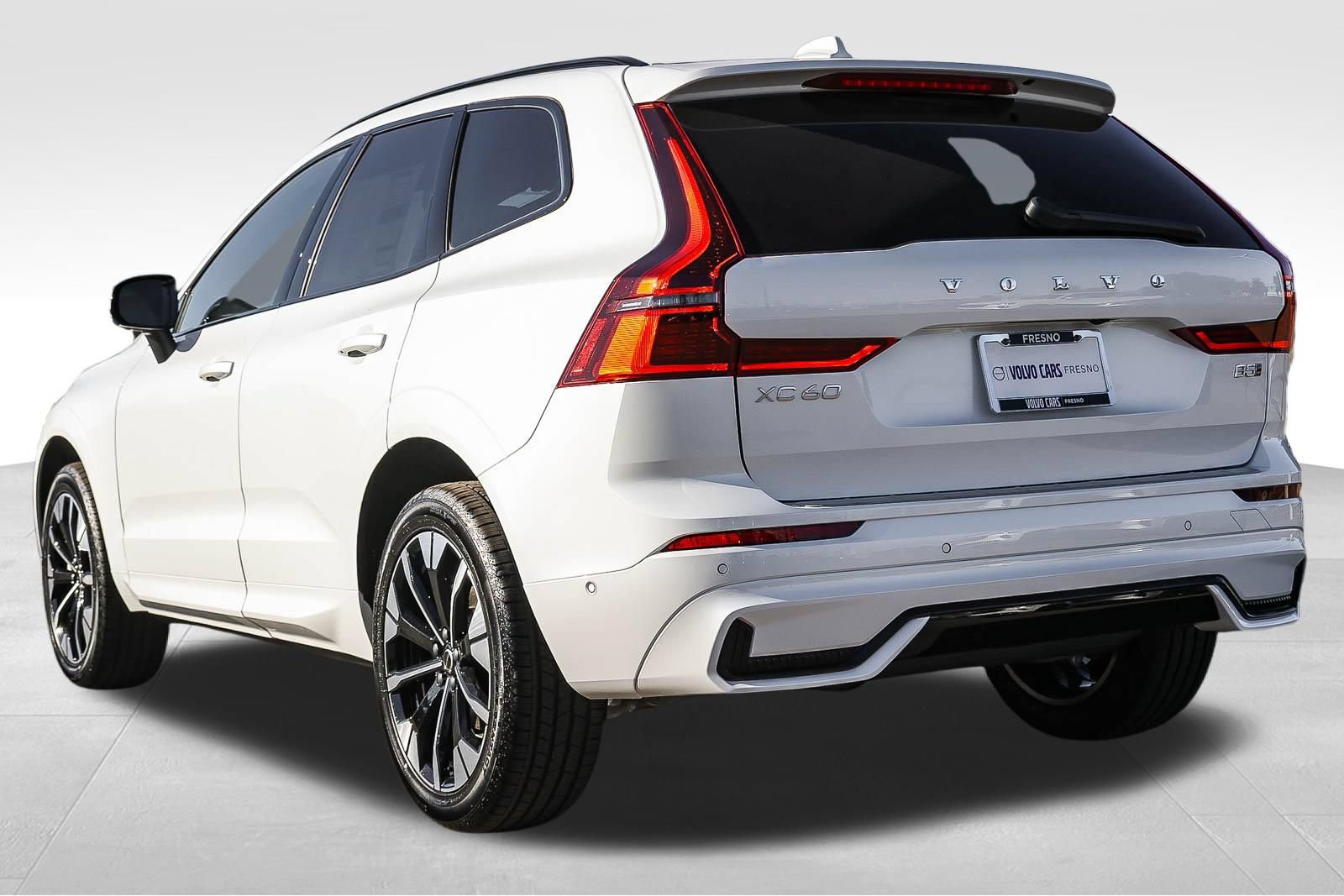 New 2026 Volvo XC60 B5 Plus w/ Climate Package AWD/4WD image 7